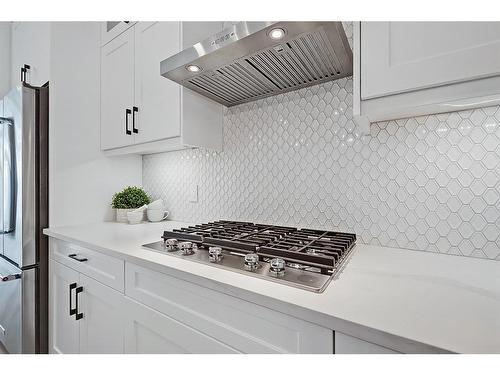 824 21 Avenue Nw, Calgary, AB - Indoor Photo Showing Kitchen With Upgraded Kitchen