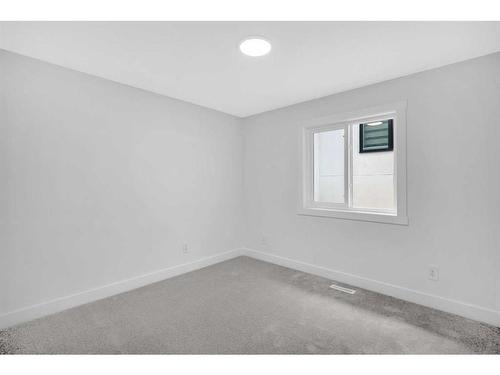 4524 84 Avenue Ne, Calgary, AB - Indoor Photo Showing Other Room