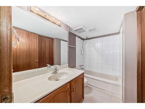 308 Macewan Valley Road Nw, Calgary, AB - Indoor Photo Showing Bathroom