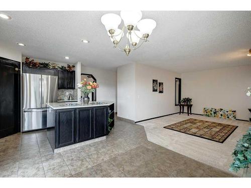 101 Mckinley Road Se, Calgary, AB - Indoor Photo Showing Kitchen