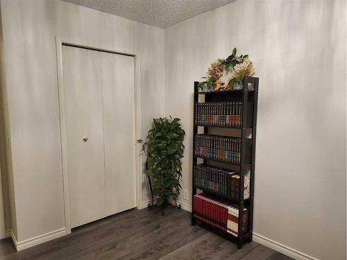 101 Mckinley Road Se, Calgary, AB - Indoor Photo Showing Other Room