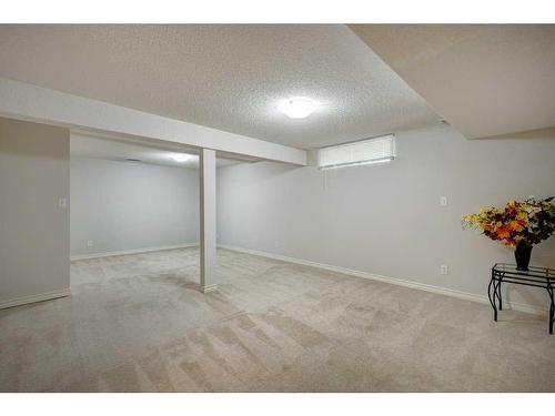 101 Mckinley Road Se, Calgary, AB - Indoor