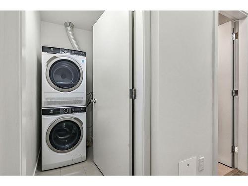 420-323 20Th Avenue, Calgary, AB - Indoor Photo Showing Laundry Room