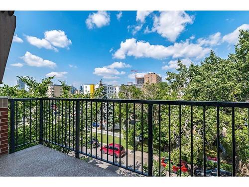 420-323 20Th Avenue, Calgary, AB - Outdoor With Balcony