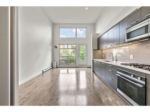 420-323 20Th Avenue, Calgary, AB - Indoor Photo Showing Kitchen With Upgraded Kitchen