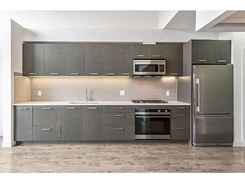 420-323 20Th Avenue, Calgary, AB - Indoor Photo Showing Kitchen With Upgraded Kitchen