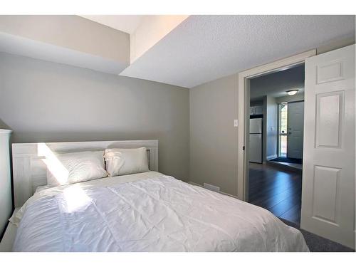 2003 62 Avenue Se, Calgary, AB - Indoor Photo Showing Bedroom