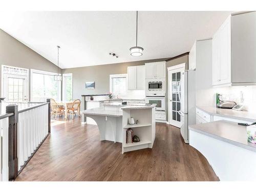 234 Mountain Park Drive Se, Calgary, AB - Indoor Photo Showing Kitchen With Upgraded Kitchen