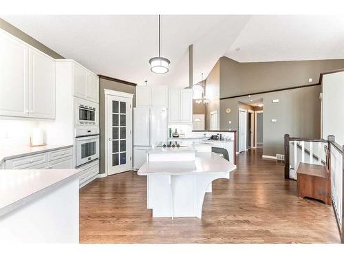 234 Mountain Park Drive Se, Calgary, AB - Indoor Photo Showing Kitchen With Upgraded Kitchen