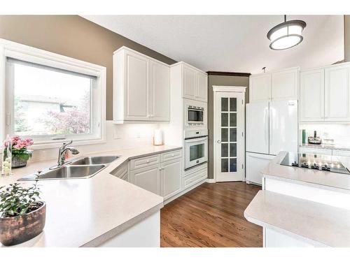 234 Mountain Park Drive Se, Calgary, AB - Indoor Photo Showing Kitchen With Double Sink With Upgraded Kitchen