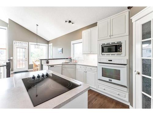 234 Mountain Park Drive Se, Calgary, AB - Indoor Photo Showing Kitchen