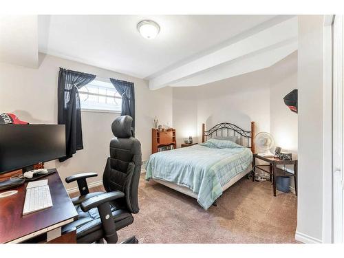 234 Mountain Park Drive Se, Calgary, AB - Indoor Photo Showing Bedroom