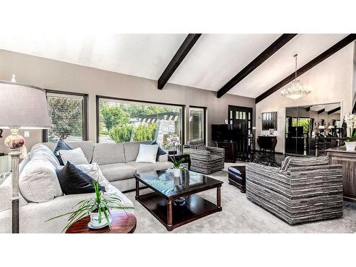 64 Willow Park Green Se, Calgary, AB - Indoor Photo Showing Living Room