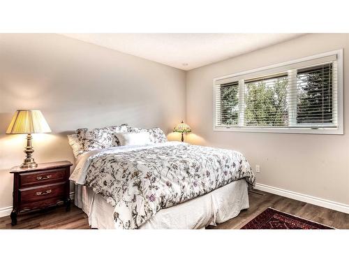 64 Willow Park Green Se, Calgary, AB - Indoor Photo Showing Bedroom