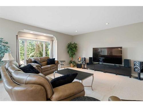 42 Woodhaven Crescent Sw, Calgary, AB - Indoor Photo Showing Living Room