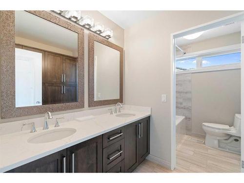 42 Woodhaven Crescent Sw, Calgary, AB - Indoor Photo Showing Bathroom