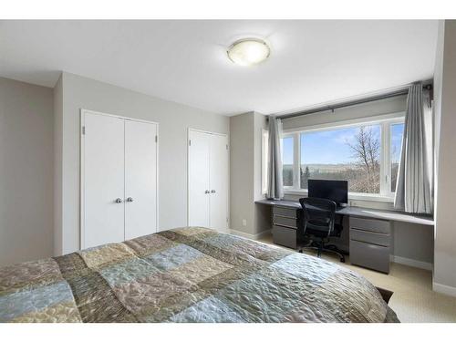 42 Woodhaven Crescent Sw, Calgary, AB - Indoor Photo Showing Bedroom