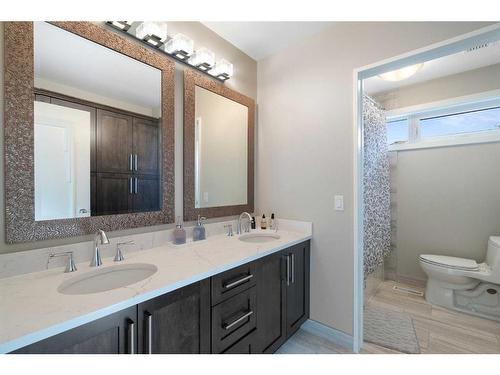 42 Woodhaven Crescent Sw, Calgary, AB - Indoor Photo Showing Bathroom