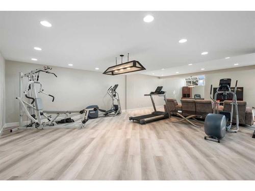 42 Woodhaven Crescent Sw, Calgary, AB - Indoor Photo Showing Gym Room