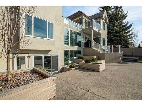 42 Woodhaven Crescent Sw, Calgary, AB - Outdoor