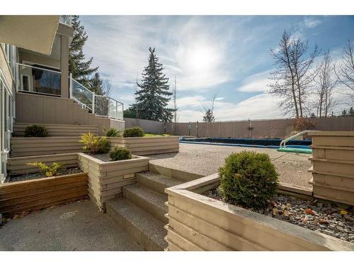 42 Woodhaven Crescent Sw, Calgary, AB - Outdoor