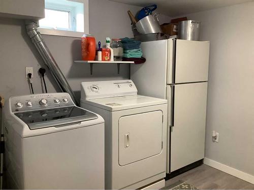 205 1 Street South, Lomond, AB - Indoor Photo Showing Laundry Room