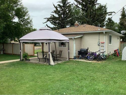 205 1 Street South, Lomond, AB - Outdoor