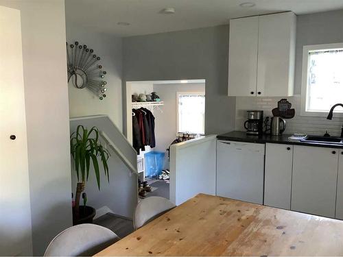 205 1 Street South, Lomond, AB - Indoor Photo Showing Kitchen