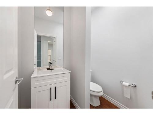 261 Bridleridge View Sw, Calgary, AB - Indoor Photo Showing Bathroom