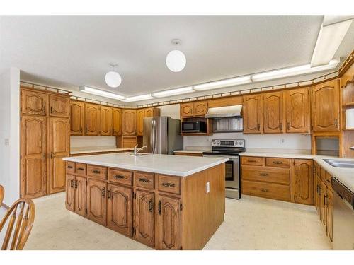 6232 Dalmarnock Crescent Nw, Calgary, AB - Indoor Photo Showing Kitchen With Double Sink