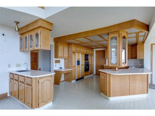 29 Edelweiss Point Nw, Calgary, AB - Indoor Photo Showing Kitchen