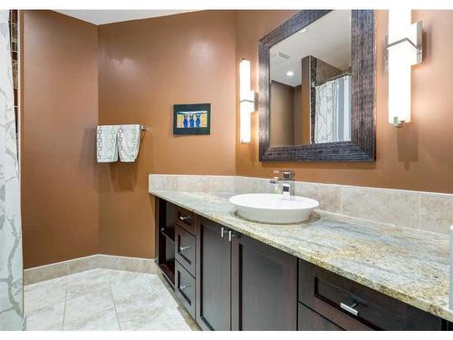 179 Scenic Park Crescent Nw, Calgary, AB - Indoor Photo Showing Bathroom