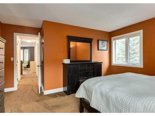 179 Scenic Park Crescent Nw, Calgary, AB - Indoor Photo Showing Bedroom