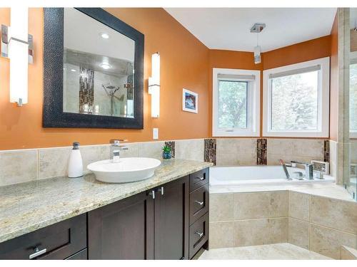 179 Scenic Park Crescent Nw, Calgary, AB - Indoor Photo Showing Bathroom