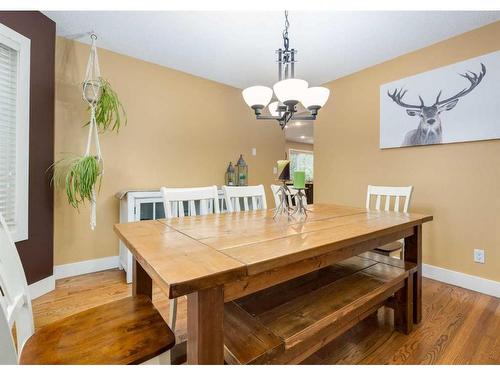 179 Scenic Park Crescent Nw, Calgary, AB - Indoor Photo Showing Dining Room