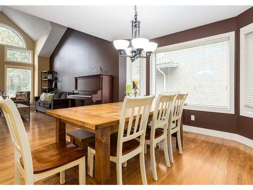 179 Scenic Park Crescent Nw, Calgary, AB - Indoor Photo Showing Dining Room