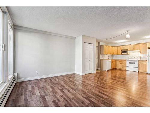 1-1815 26 Avenue Sw, Calgary, AB - Indoor Photo Showing Kitchen