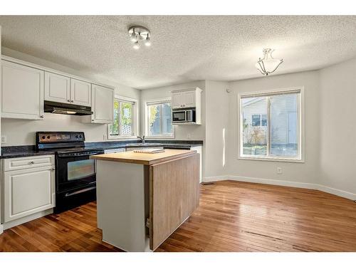 296 Mt Aberdeen Close Se, Calgary, AB - Indoor Photo Showing Kitchen