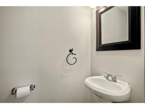 296 Mt Aberdeen Close Se, Calgary, AB - Indoor Photo Showing Bathroom