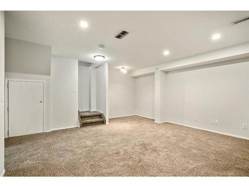 296 Mt Aberdeen Close Se, Calgary, AB - Indoor