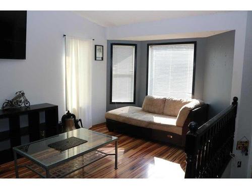 167 Covington Close Ne, Calgary, AB - Indoor Photo Showing Living Room