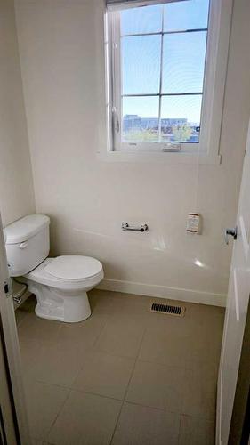 234 Nolanfield Villas Nw, Calgary, AB - Indoor Photo Showing Bathroom