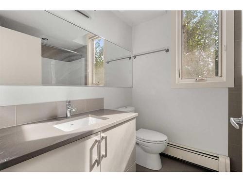 302-805 4 Street Ne, Calgary, AB - Indoor Photo Showing Bathroom