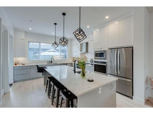 2407 28 Avenue Sw, Calgary, AB - Indoor Photo Showing Kitchen With Stainless Steel Kitchen With Upgraded Kitchen