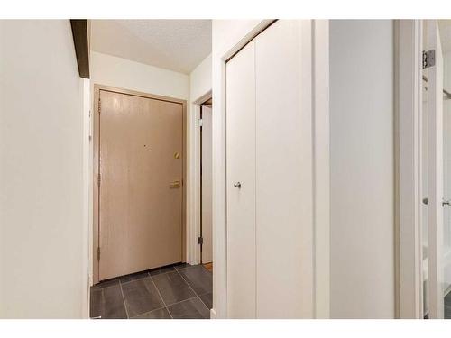 306-835 19 Avenue Sw, Calgary, AB - Indoor Photo Showing Other Room