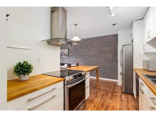 306-835 19 Avenue Sw, Calgary, AB - Indoor Photo Showing Kitchen