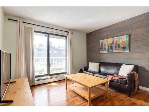 306-835 19 Avenue Sw, Calgary, AB - Indoor Photo Showing Living Room