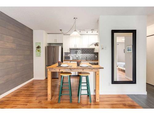 306-835 19 Avenue Sw, Calgary, AB - Indoor Photo Showing Kitchen