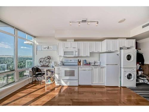 1709-3830 Brentwood Road Nw, Calgary, AB - Indoor Photo Showing Kitchen