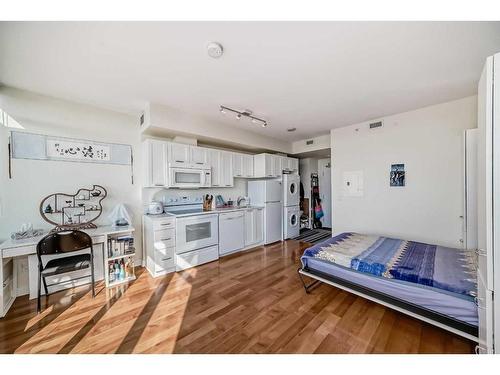 1709-3830 Brentwood Road Nw, Calgary, AB - Indoor Photo Showing Kitchen